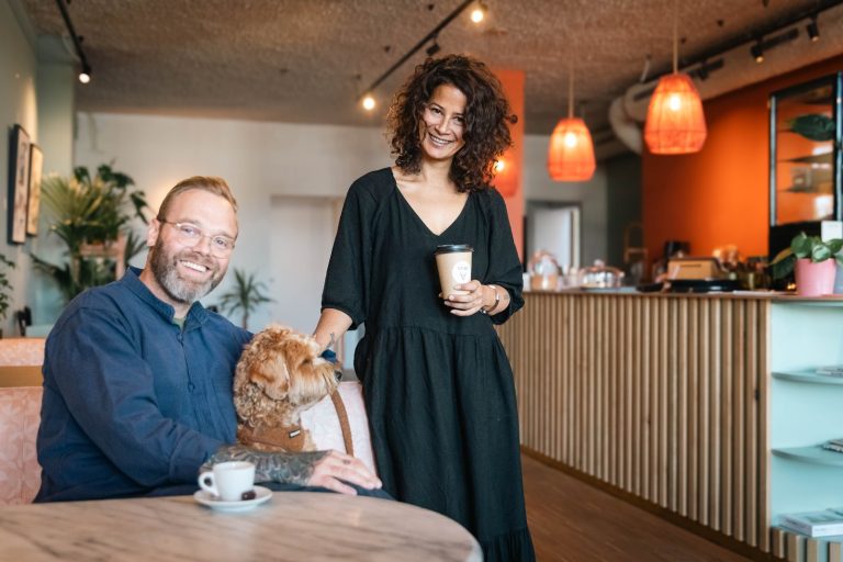 yogastudio en cafe MIKA Yoga Coffee Bilthoven Sabrina en Michael